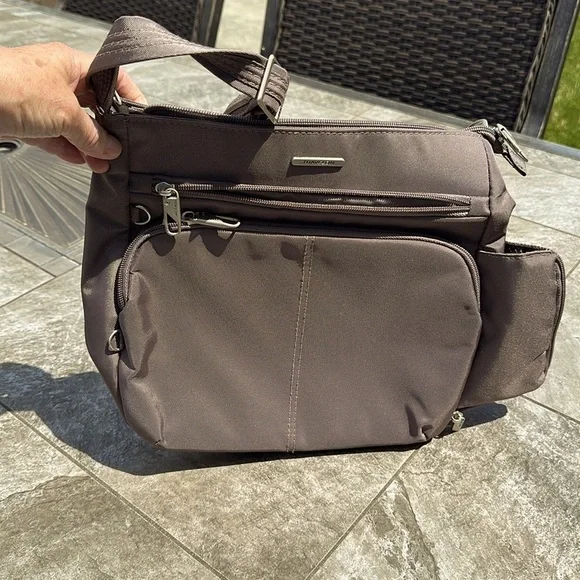 NWOT , anti theft Travelon crossbody , multiple zipper compartments - Picture 3 of 16